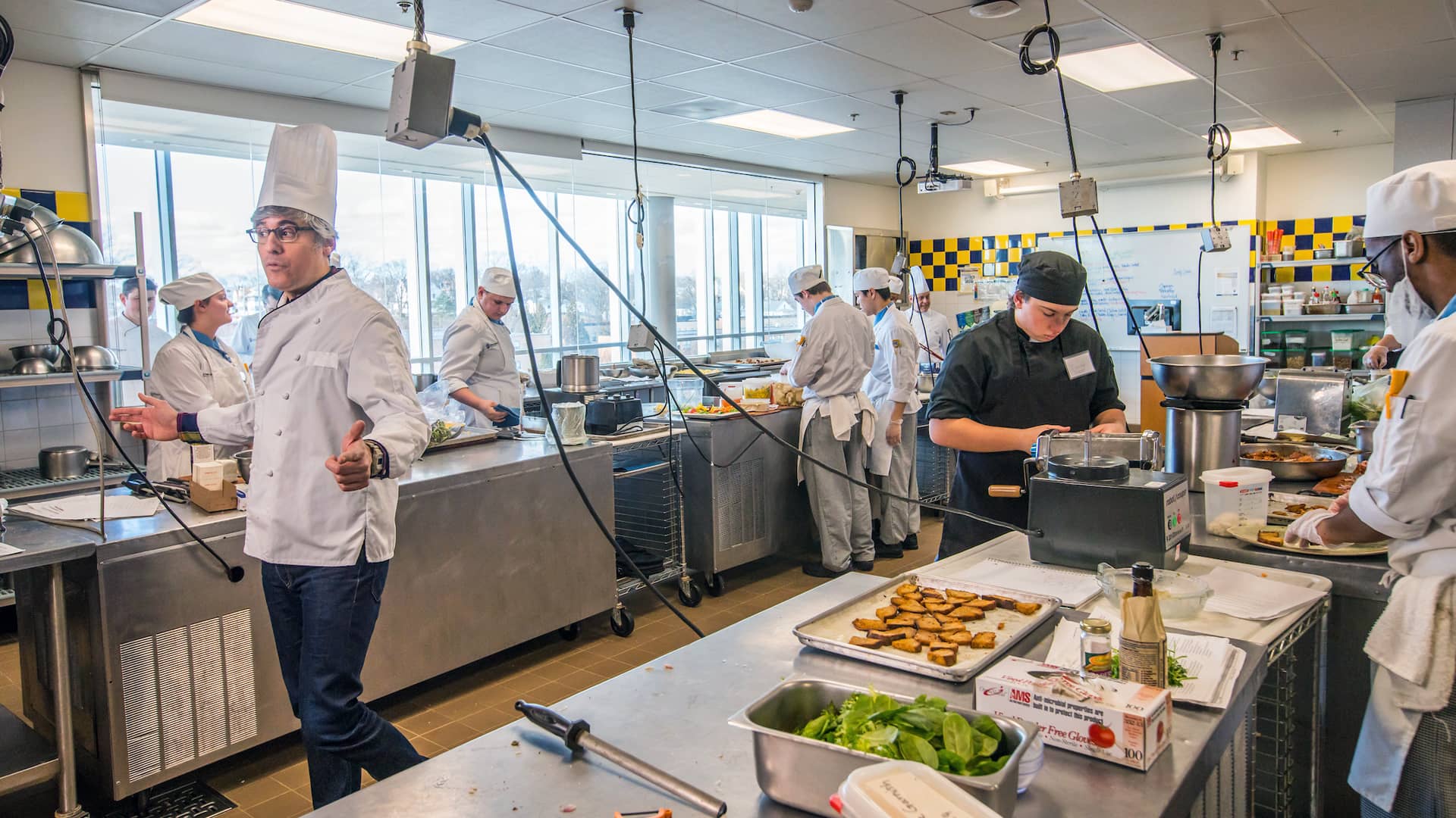 Mo Rocca with JWU students in a culinary lab