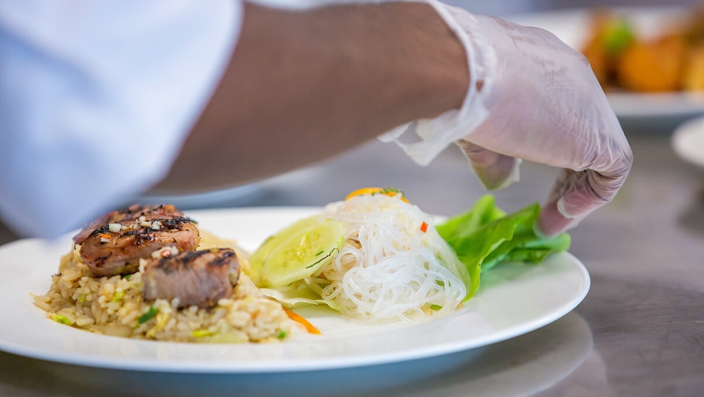 culinary student plating food