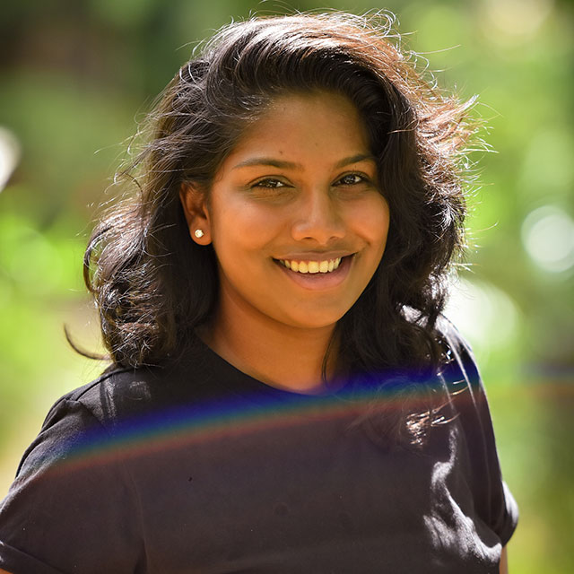 headshot of Sara Harripaul '23 taken outdoors in the sun