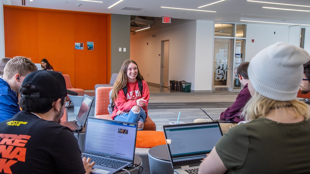 jwu students studying at bowen center