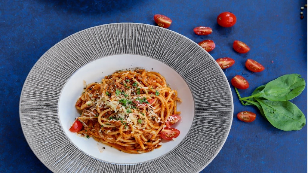 a plate of pasta 