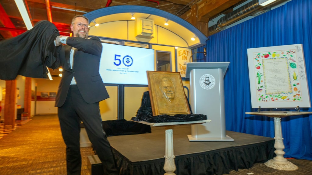 CFIT Dean Jason Evans unveils the bronze portrait of Chef Jacques Pépin.