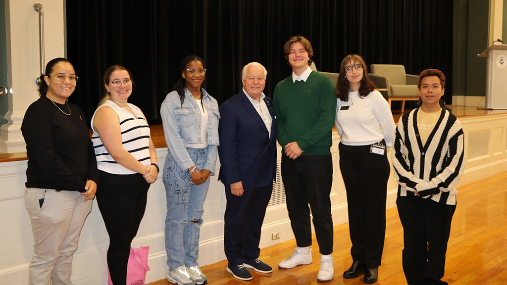 Roger Dow ’09 Hon. with students at the Hospitality Summit.