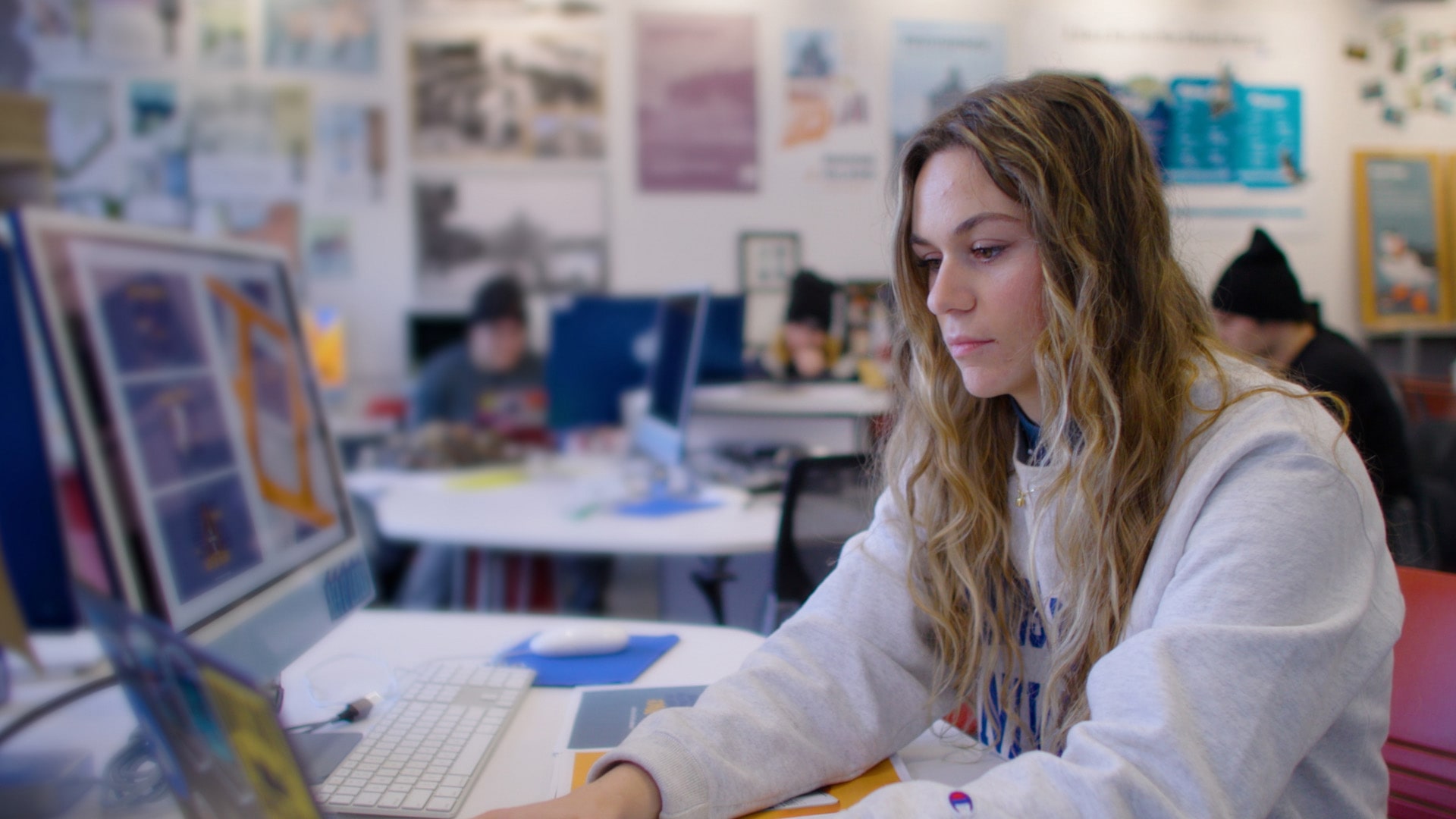 JWU student using computer