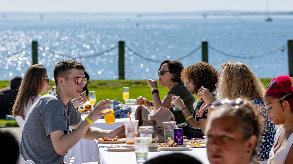 People eating brunch near the harborside